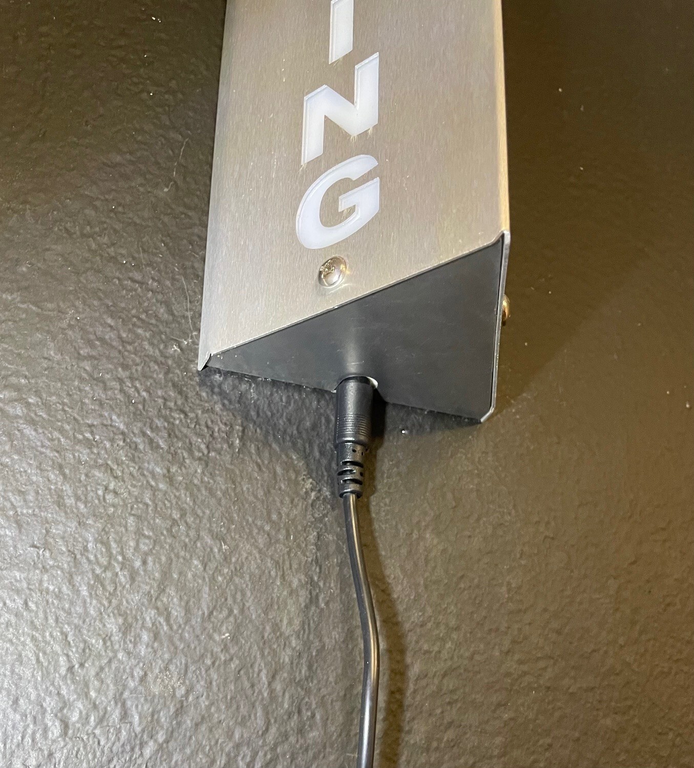 Lighted Sign « RECORDING » Aluminum 120V w/ 10ft cord. Remote & Bluetooth. 18 inch