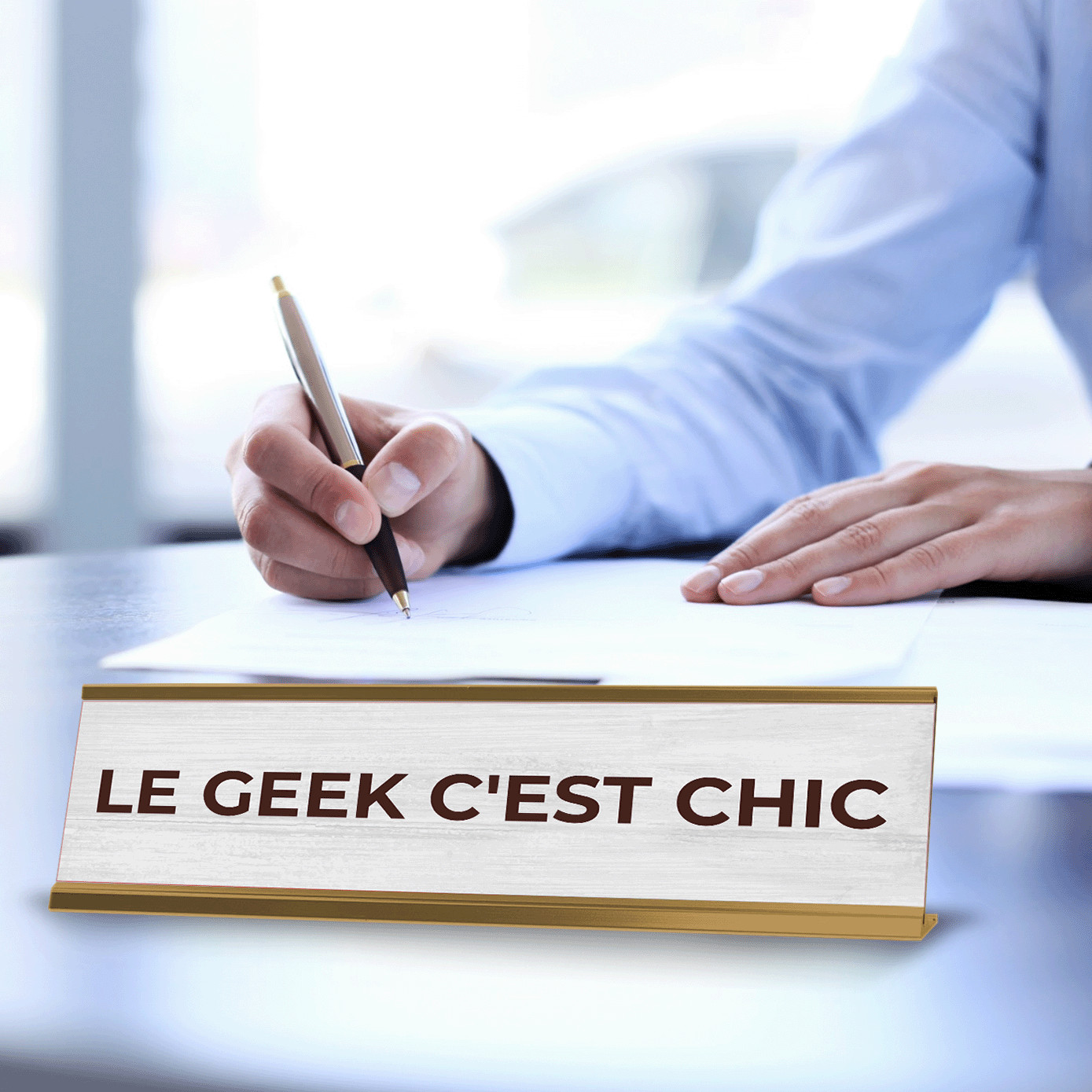 Le Geek C&rsquo;est Chic 2 x 10&Prime; Desk Sign | French Motivational Quote Office Décor