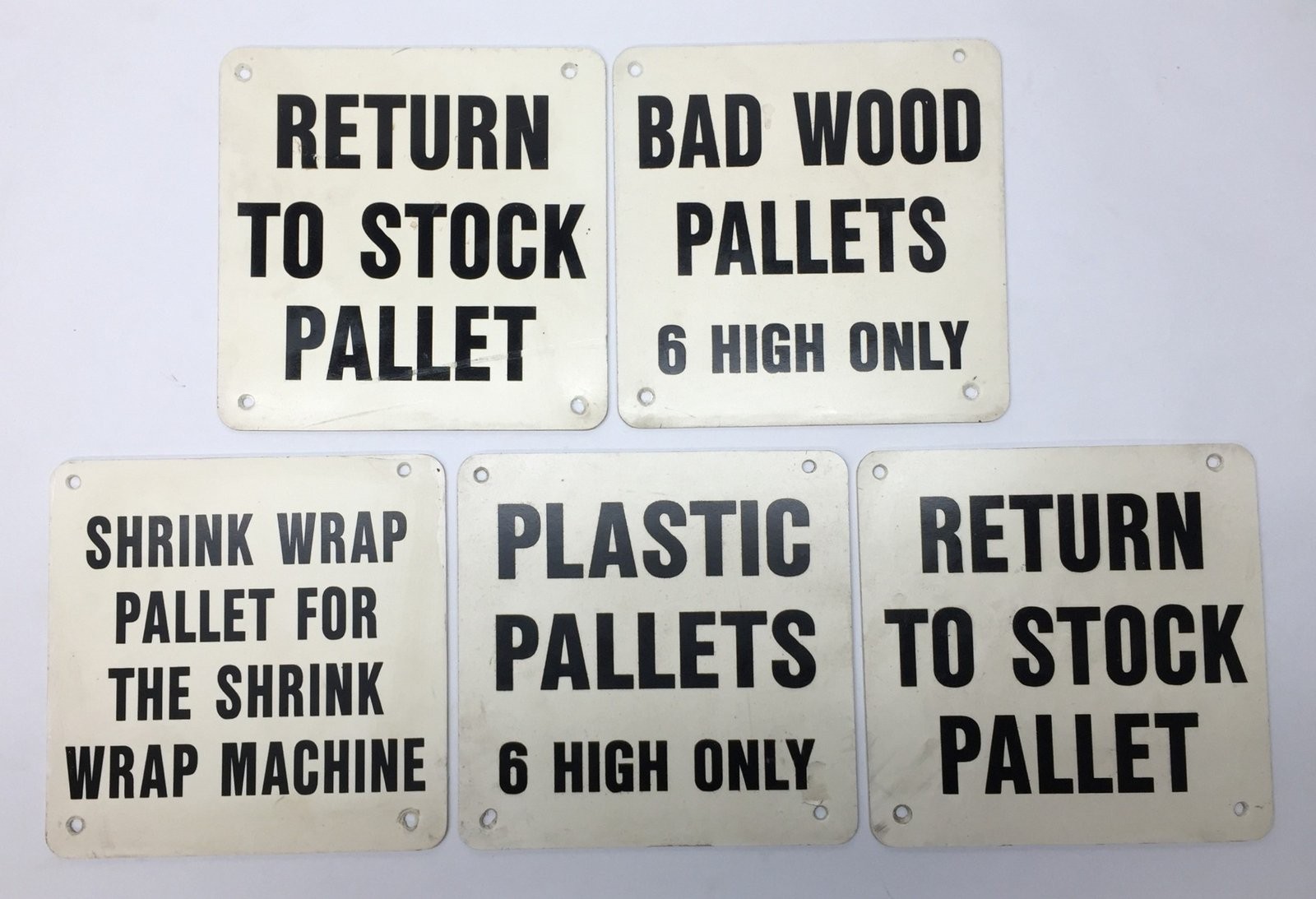 Unbranded Plastic 4-Hole Mount 8&Prime; x 8&Prime; Pallet Signage Pack (5pcs) USED
