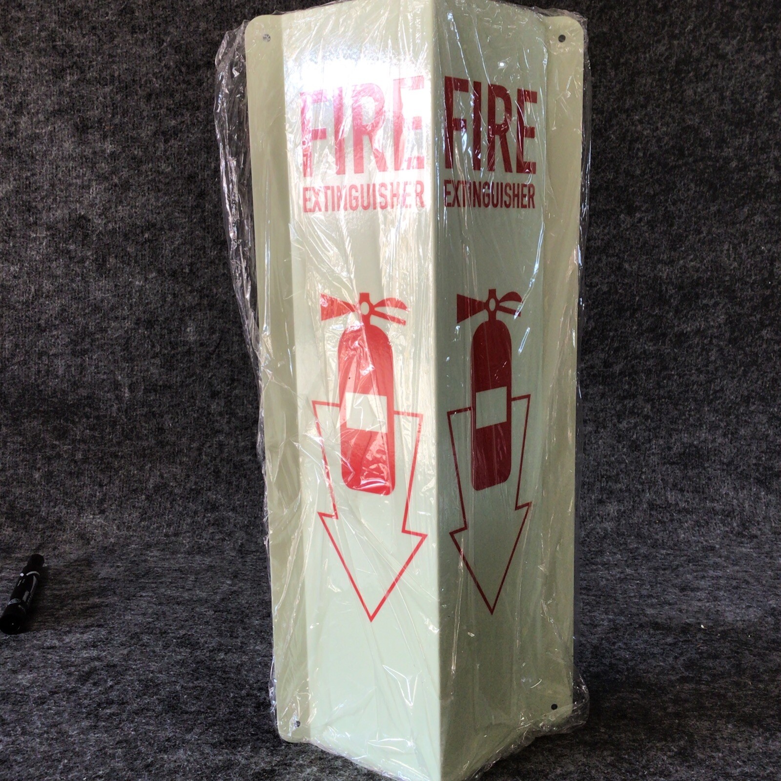 LYLE LCVB-0043-GA_4x18 Aluminum Fire Extinguisher Safety Sign 460L27 New
