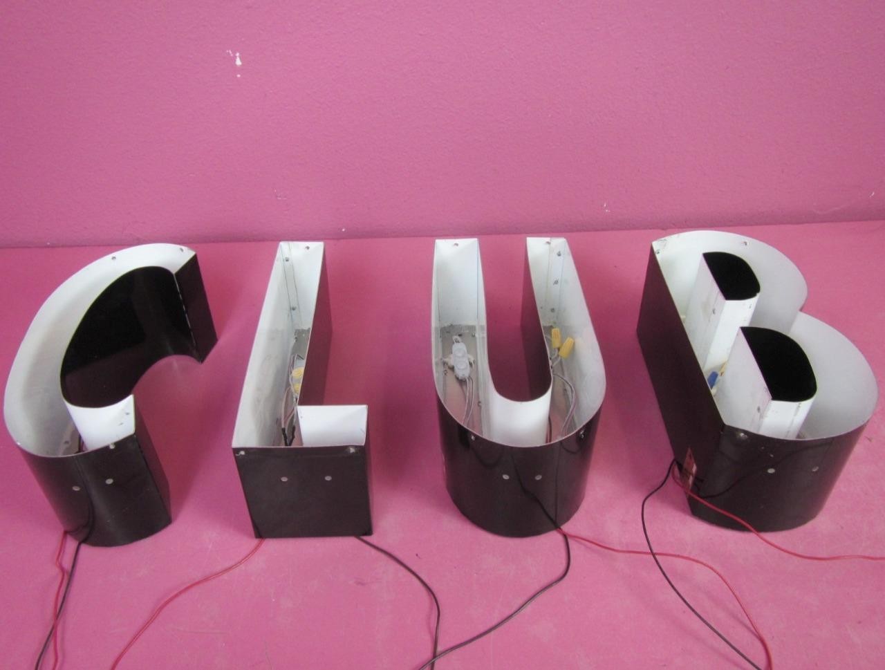« CLUB » 12 x 31&Prime; Front Lit Channel Letter Sign 12V White LED Mesh Acrylic Front