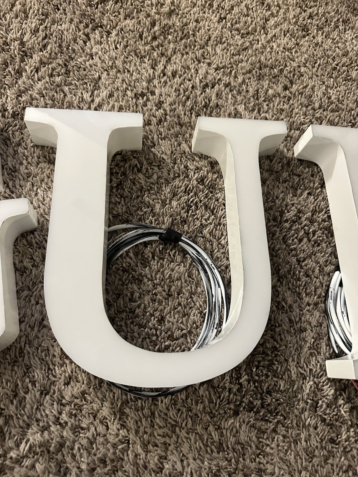 Authentic 12&Prime; Front Lot « Guess » Channel Letters