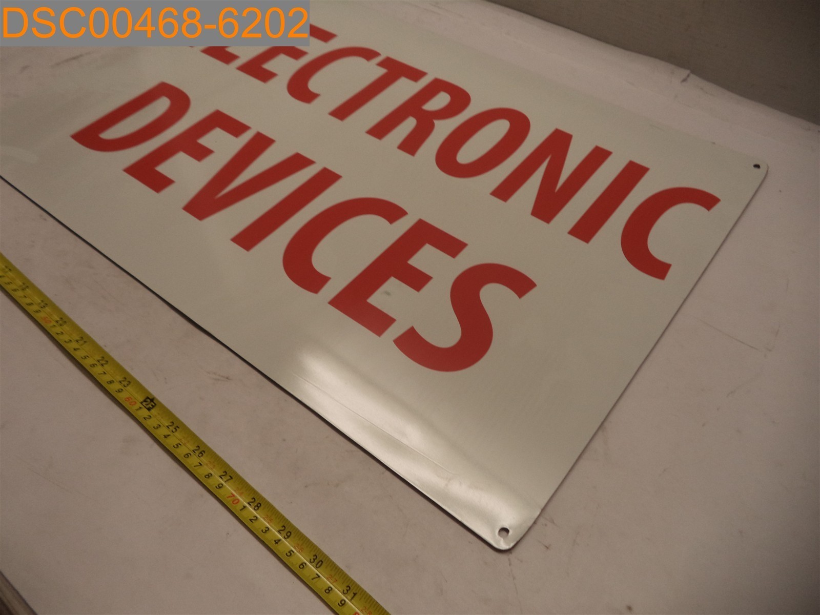 Sign « Electronic Devices » 23 3/4&Prime; x 15 3/4&Prime;
