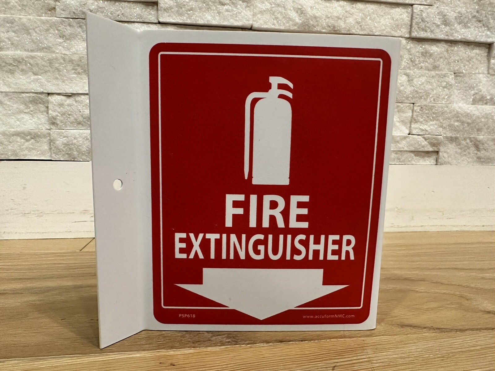 Accuform PSP618 Plastic Projection Sign 3D « Fire Extinguisher » 6&Prime; x 8-1/2&Prime;