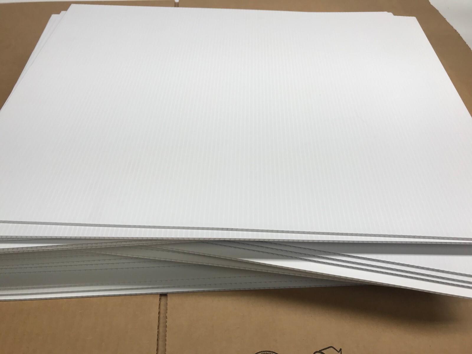 30 Pack White Signs 18&Prime; x 24&Prime; x 4 mm Corrugated Plastic, Write Your Own Messages