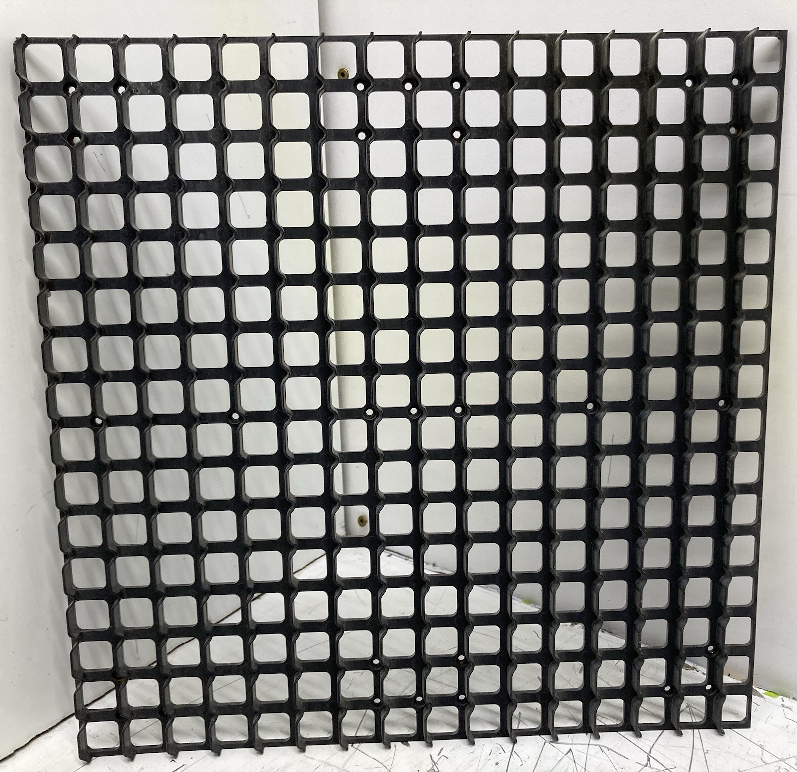 MEGA LED INC OP32-24RG OUTDOOR LED MESSAGE DISPLAY BOARD DIVIDER PLASTICS USED