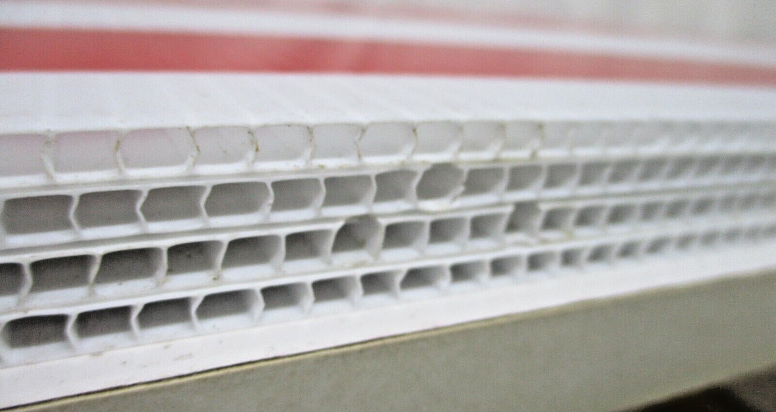 Auction double sided 18&Prime;X12&Prime; corrugated sign with arrow red and white lot of 4