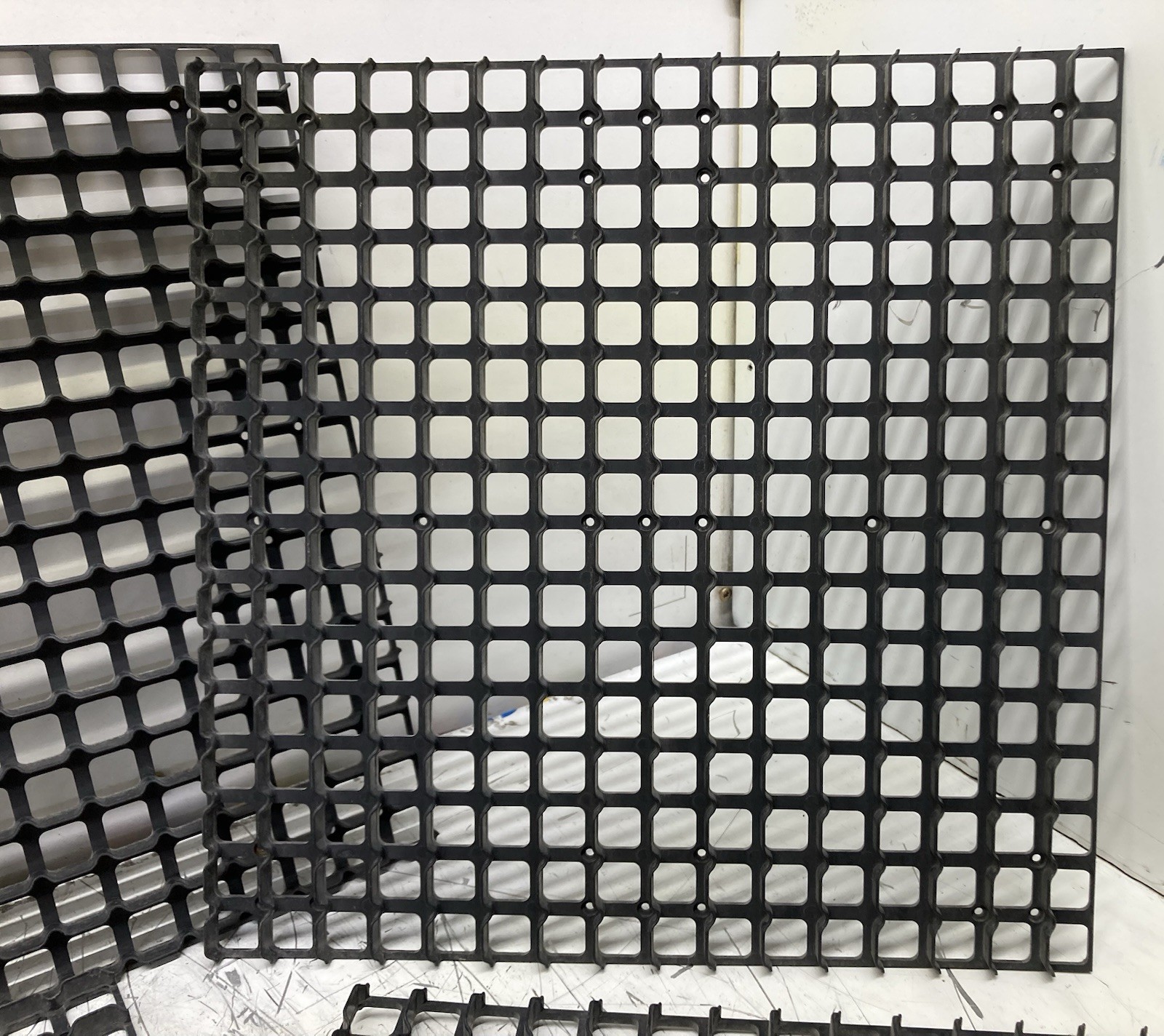 MEGA LED INC OP32-24RG OUTDOOR LED MESSAGE DISPLAY BOARD DIVIDER PLASTICS USED