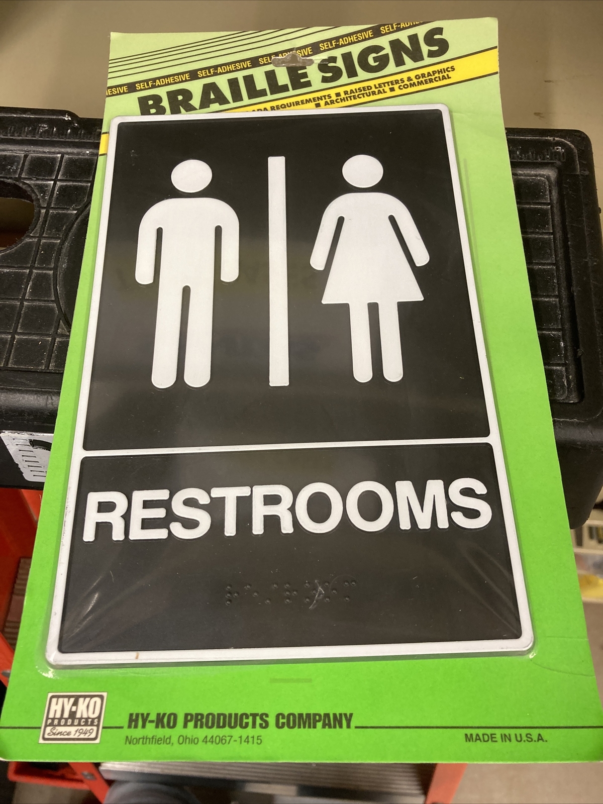 Unisex Black Restroom Sign Braille ADA Standards 5-1/2&Prime; x 8-1/2&Prime; Bathroom B13