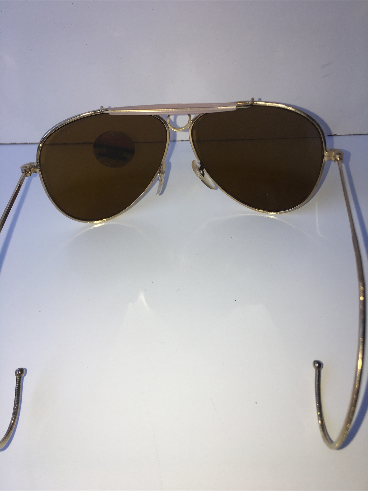 Vintage 1980&rsquo;s Sunglasses GOLD Aviator LOOP HOOK Made In Taiwan 80s Glasses NEW