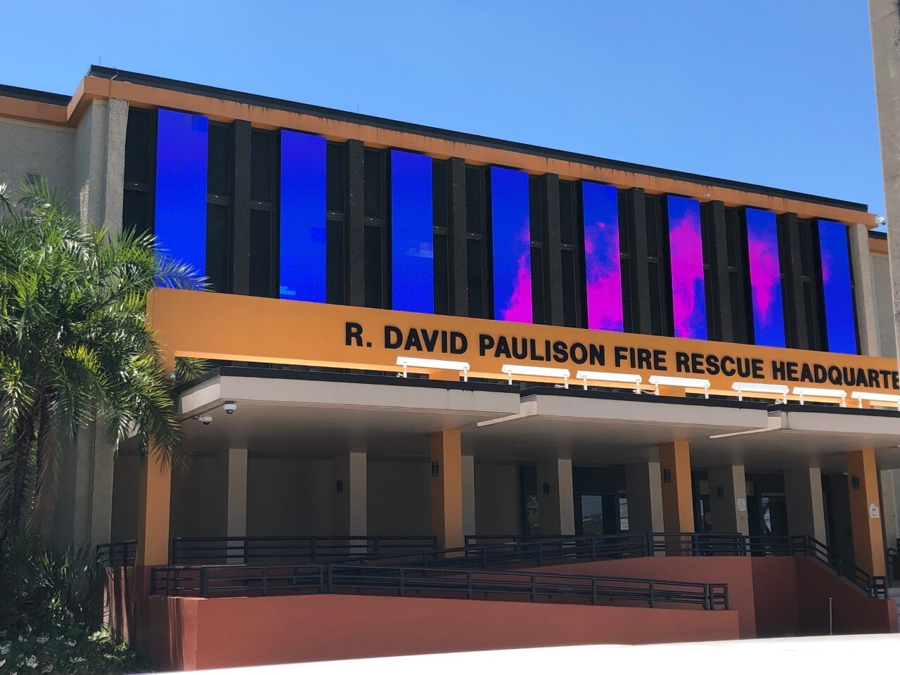 Full Color Programmable LED Sign Board on Trailer – 4&prime; High x 8&prime; Wide – USA Made