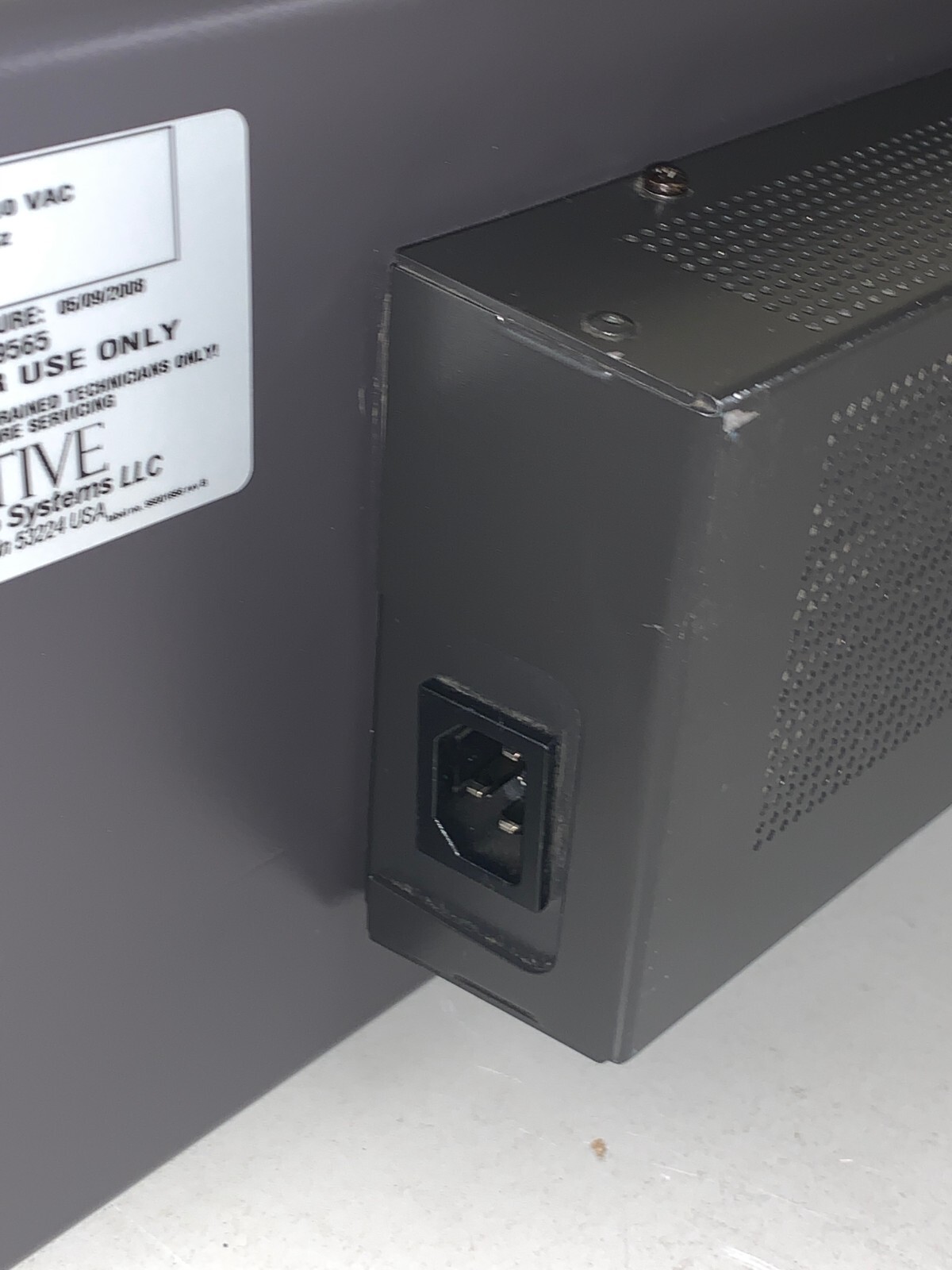 Adaptive Micro Systems Alpha 4120C Message Display Sign Digital Scrolling 40&Prime;