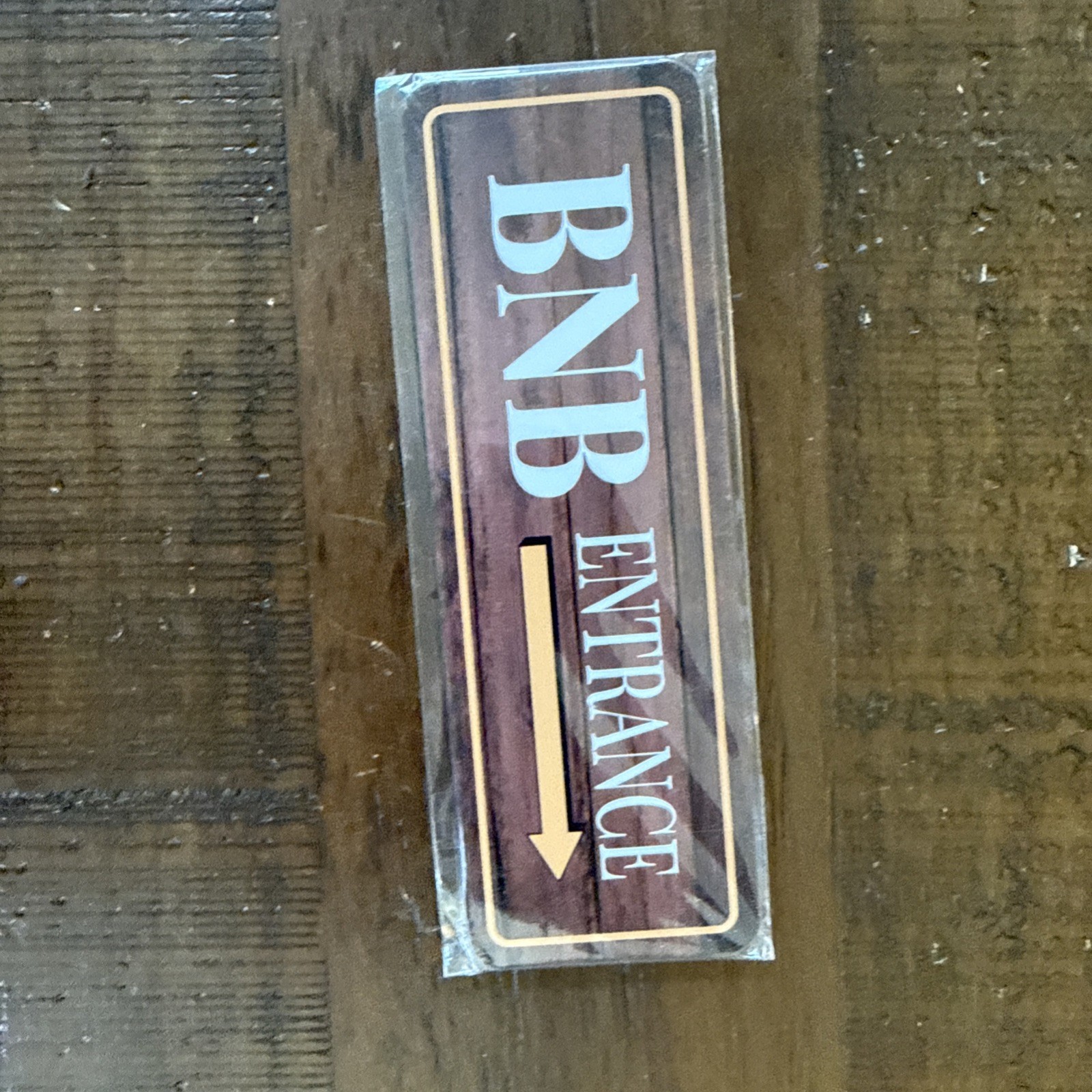 Standard Plus BNB Entrance (Right Arrow) Door or Wall Sign Brown 2&Prime; x 6&Prime;