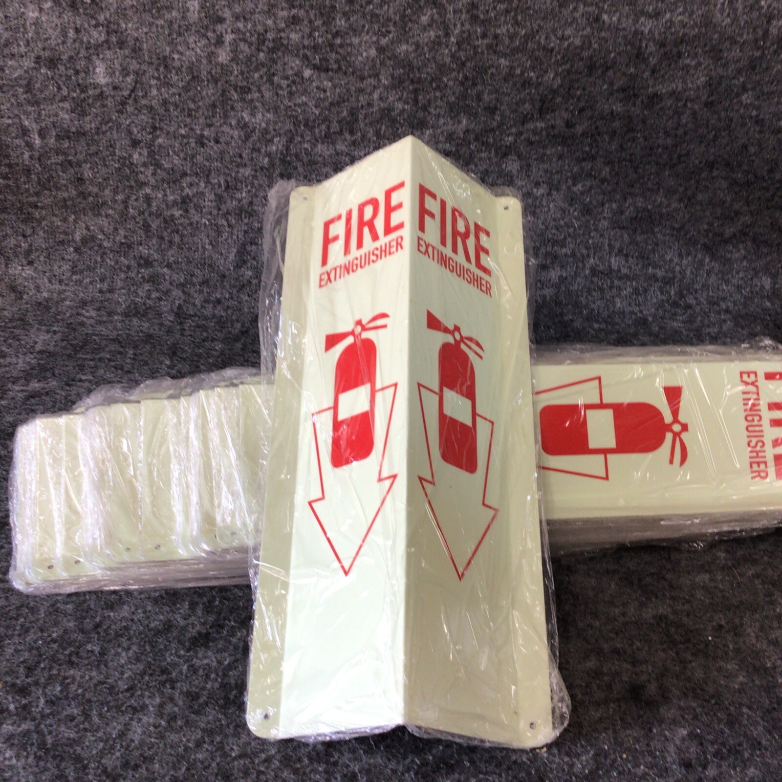 LYLE LCVB-0043-GA_4x18 Aluminum Fire Extinguisher Safety Sign 460L27 New