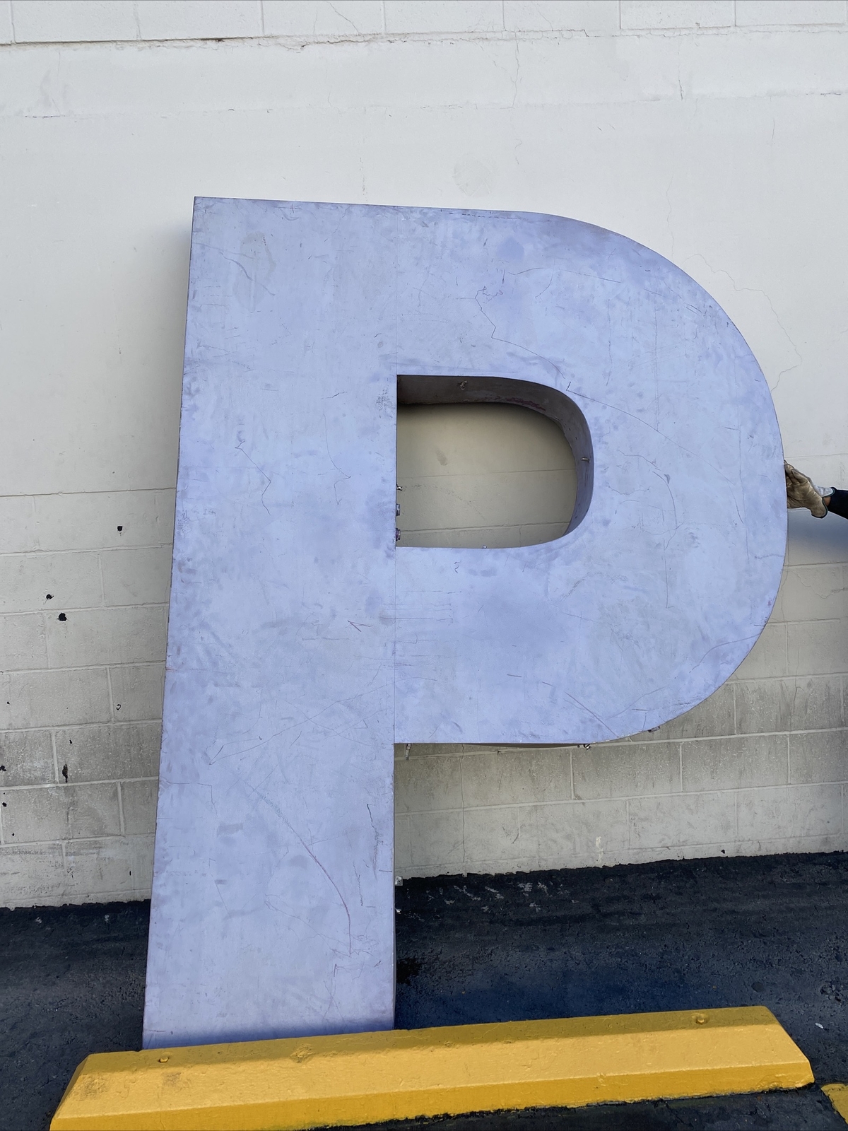 Neon sign frame￼ Store front ￼letter P 96×73