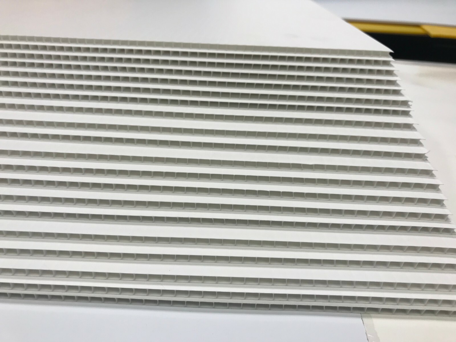 100 Signs Panel (White) 18” X 24” x4 mm Corrugated Plastic Board Pkg100 Pieces