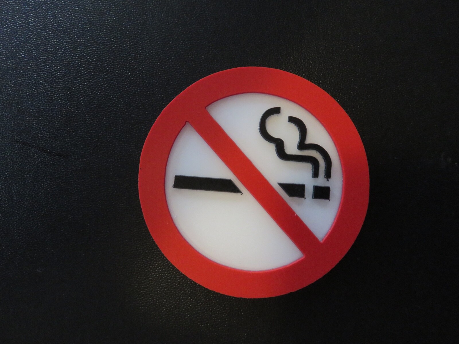 2 1/2&Prime; Diameter 3-D NO SMOKINGPictorial 1/16&Prime;Thick Plastic Sign Adhesive on back