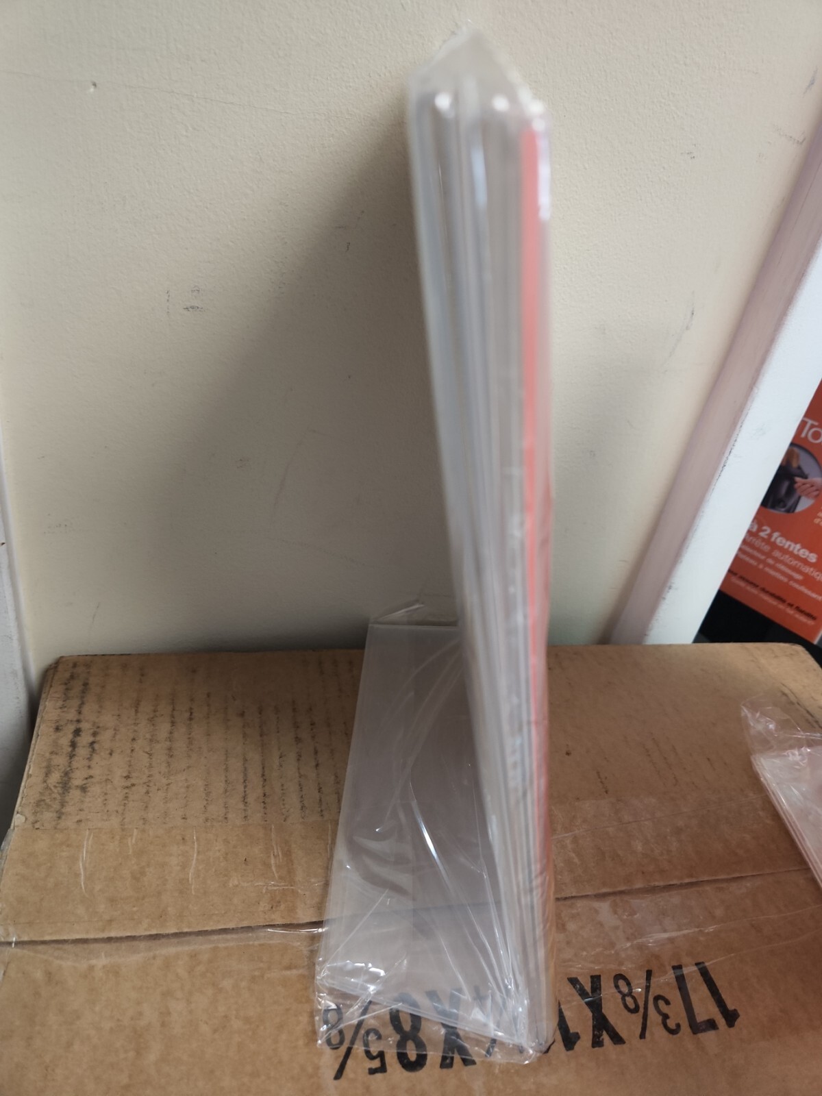 Universal Clear Self-Standing Desk Frame for 5 x 7 Insert, 3/Pack UNV76852