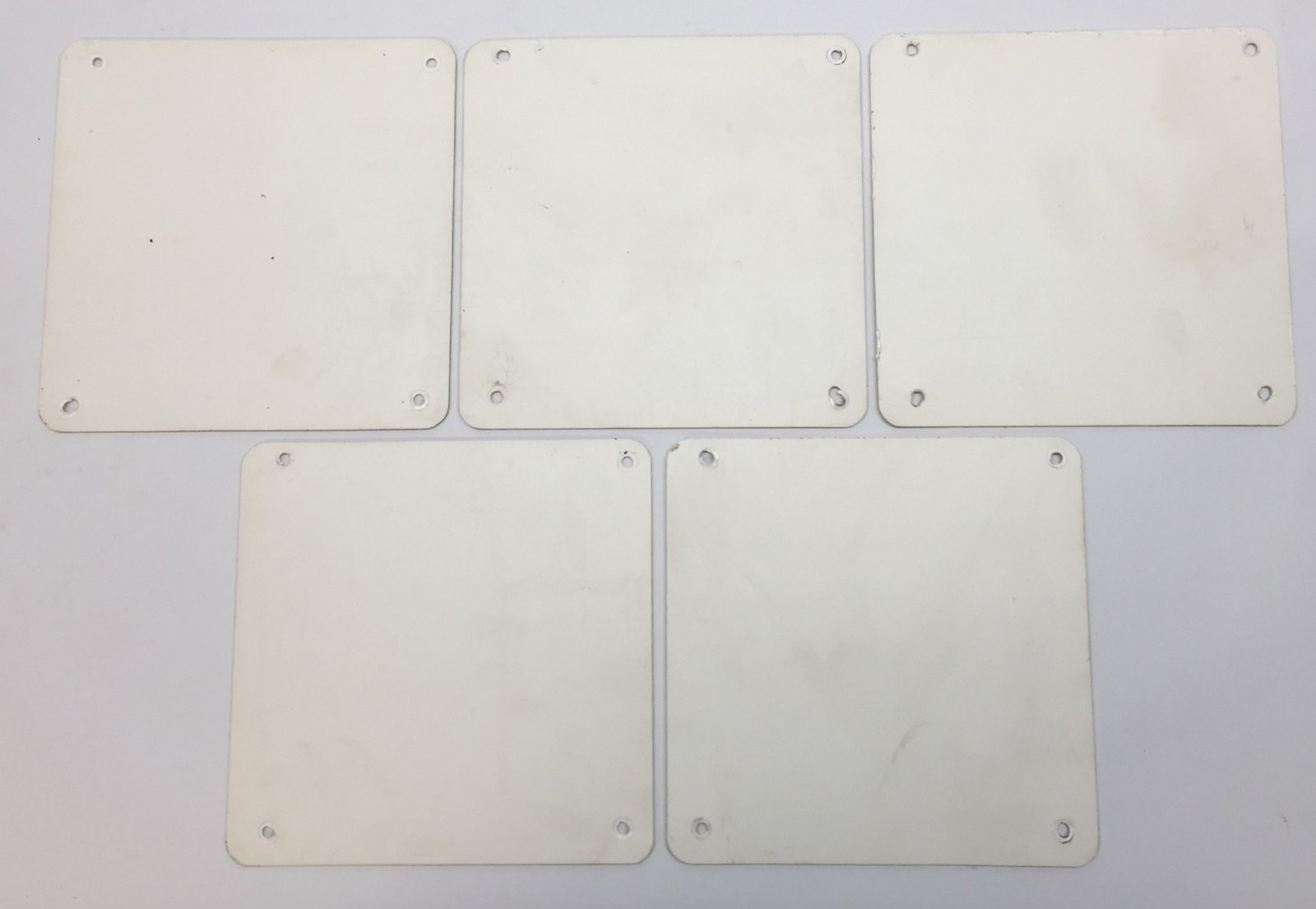 Unbranded Plastic 4-Hole Mount 8&Prime; x 8&Prime; Pallet Signage Pack (5pcs) USED