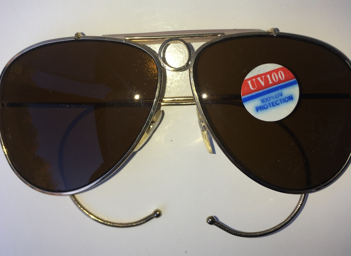 Vintage 1980&rsquo;s Sunglasses GOLD Aviator LOOP HOOK Made In Taiwan 80s Glasses NEW