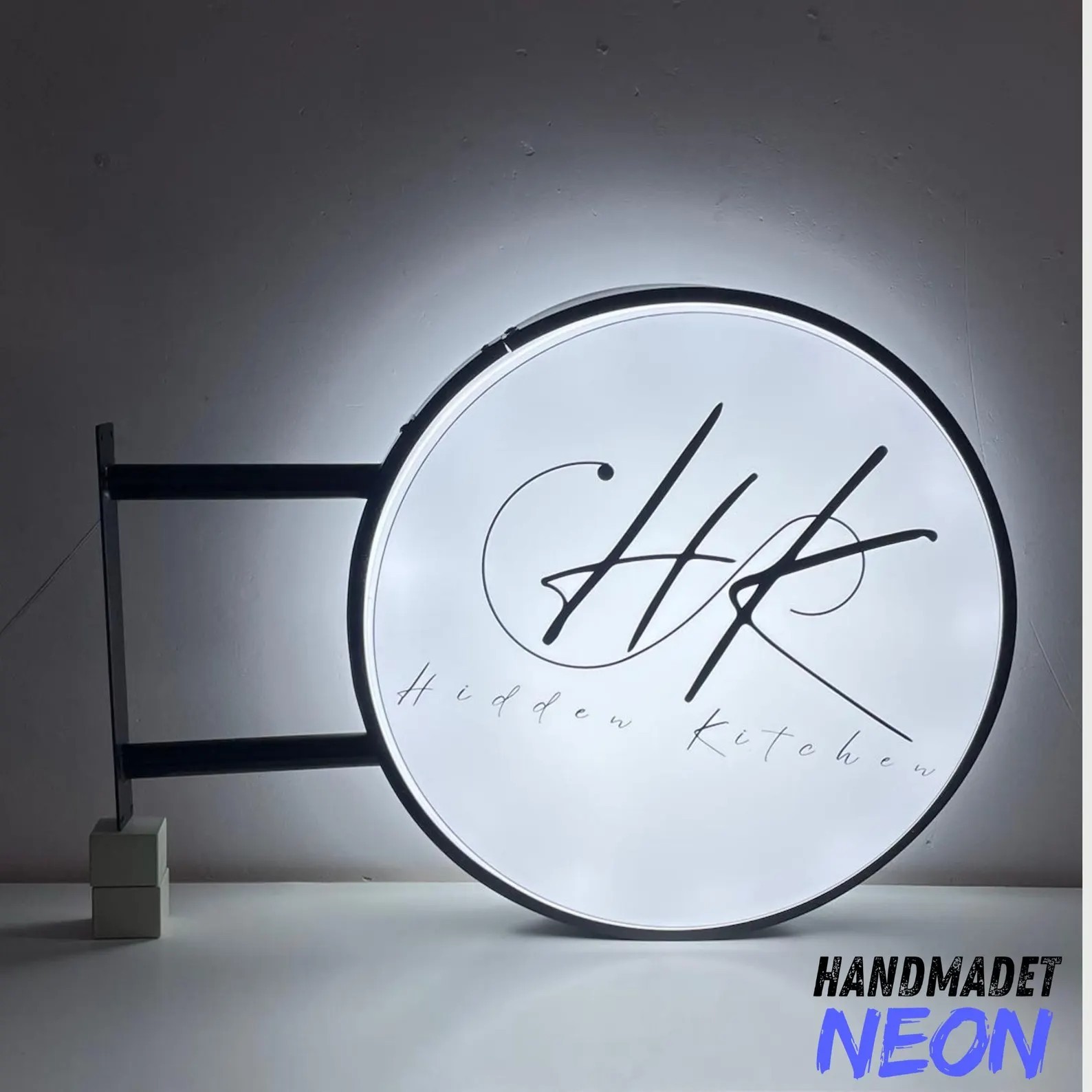 LED Light Box Sign – Double-Sided Round Acrylic Metal Storefront Sign Outdoor