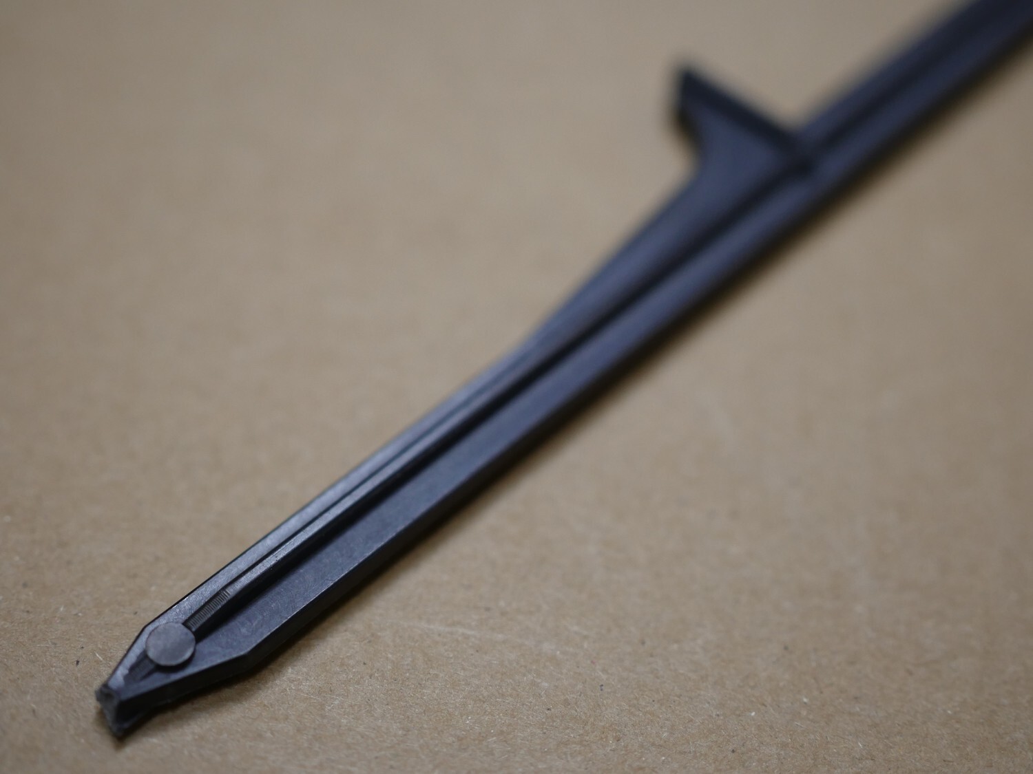 18&Prime; Clip Stick – Lawn Stake, Turf Stake, Posting Stakes – 500ct carton