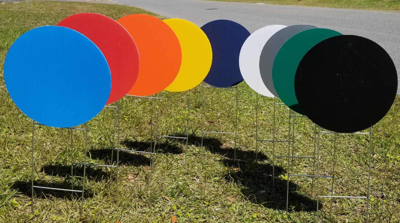 10 Pack WHITE Yard Signs Circles 17.5&Prime; & 10 H-STAKES