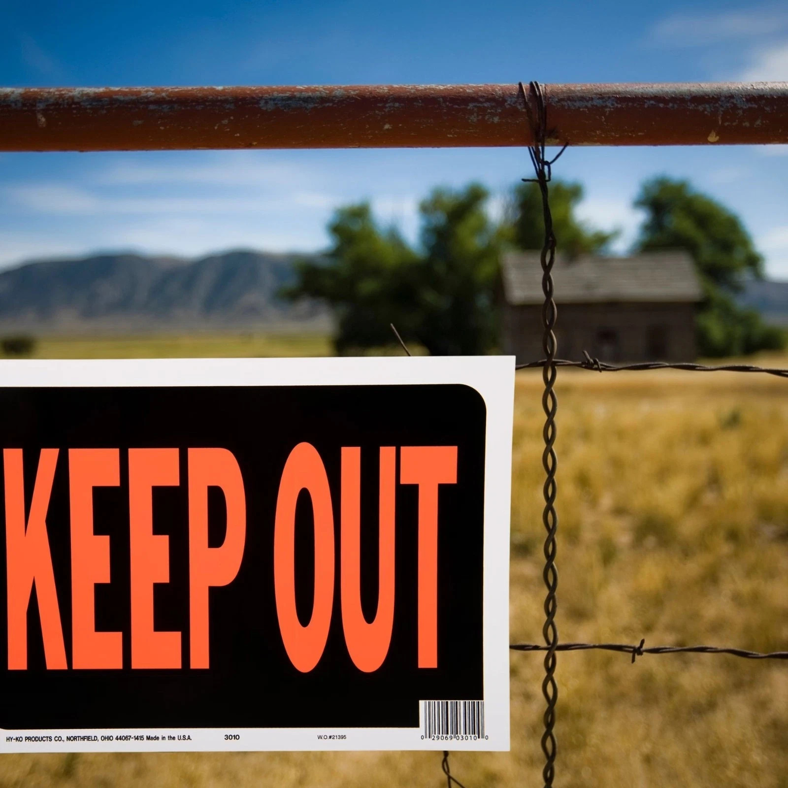 NEW 8.5×11 Plastic « Keep Out » Sign Bold, Weatherproof TOTAL OF 4 IN ORDER