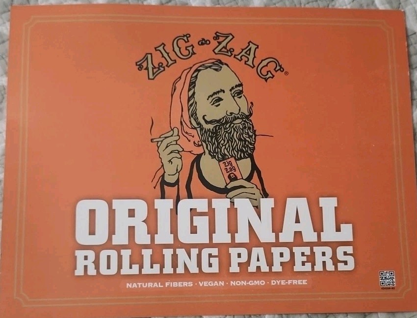Original Zig Zag Papers / FRE Pouches Paper Counter Display Size 12&Prime; x 9&Prime;