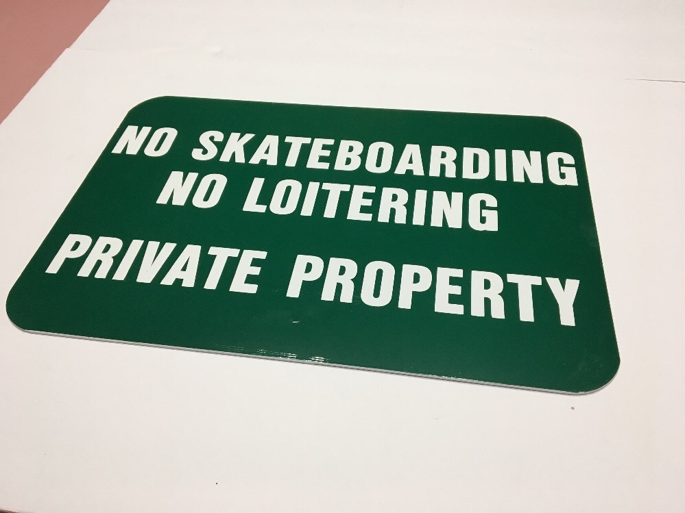 Metal Sign:18&Prime;x12&Prime;No Skateboarding No Loitering Private Property-Dk Green Backgr