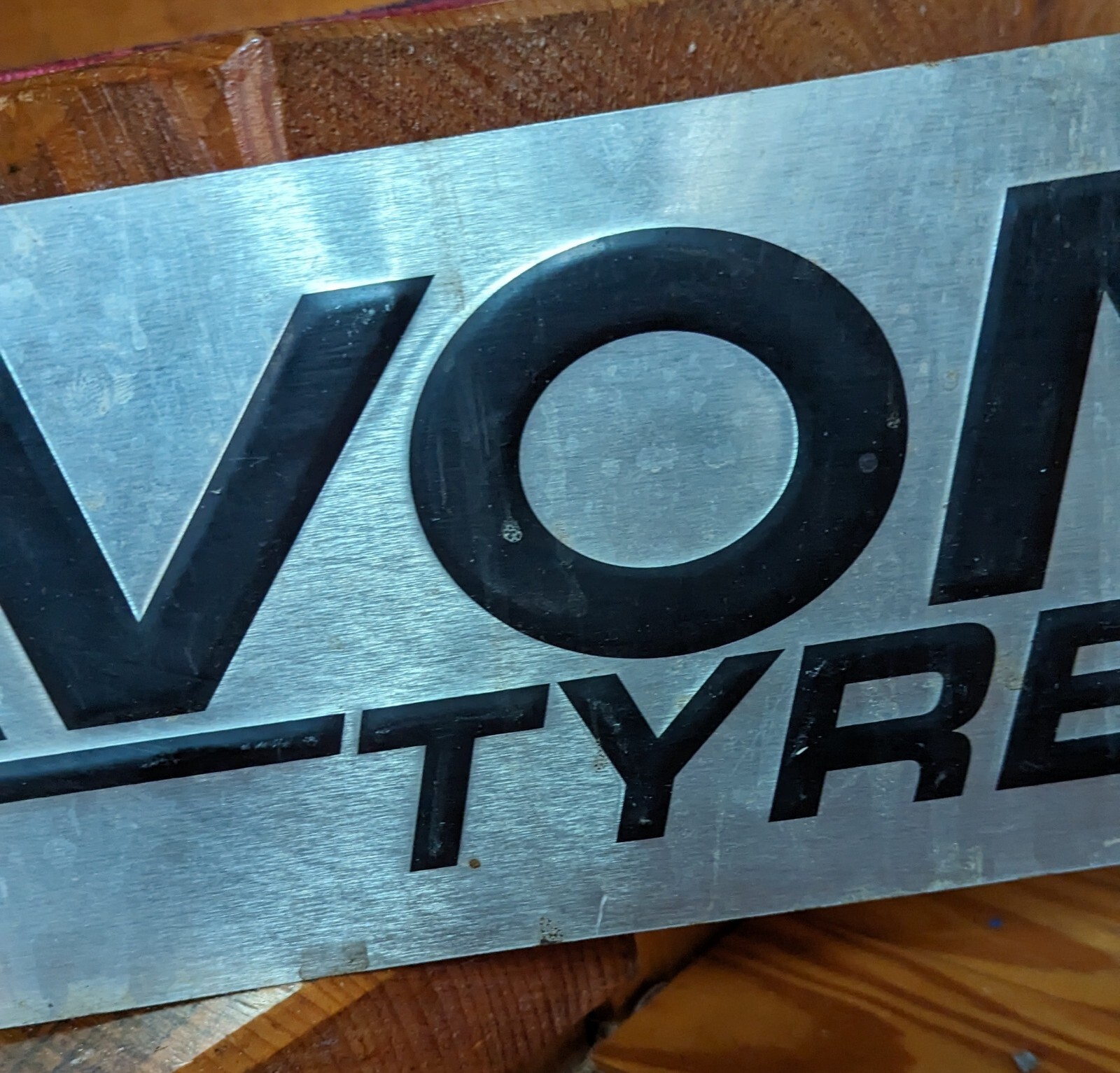Vintage Original Avon Tyres Metal Advertising Workshop Garage Sign 24&Prime; X 6&Prime;