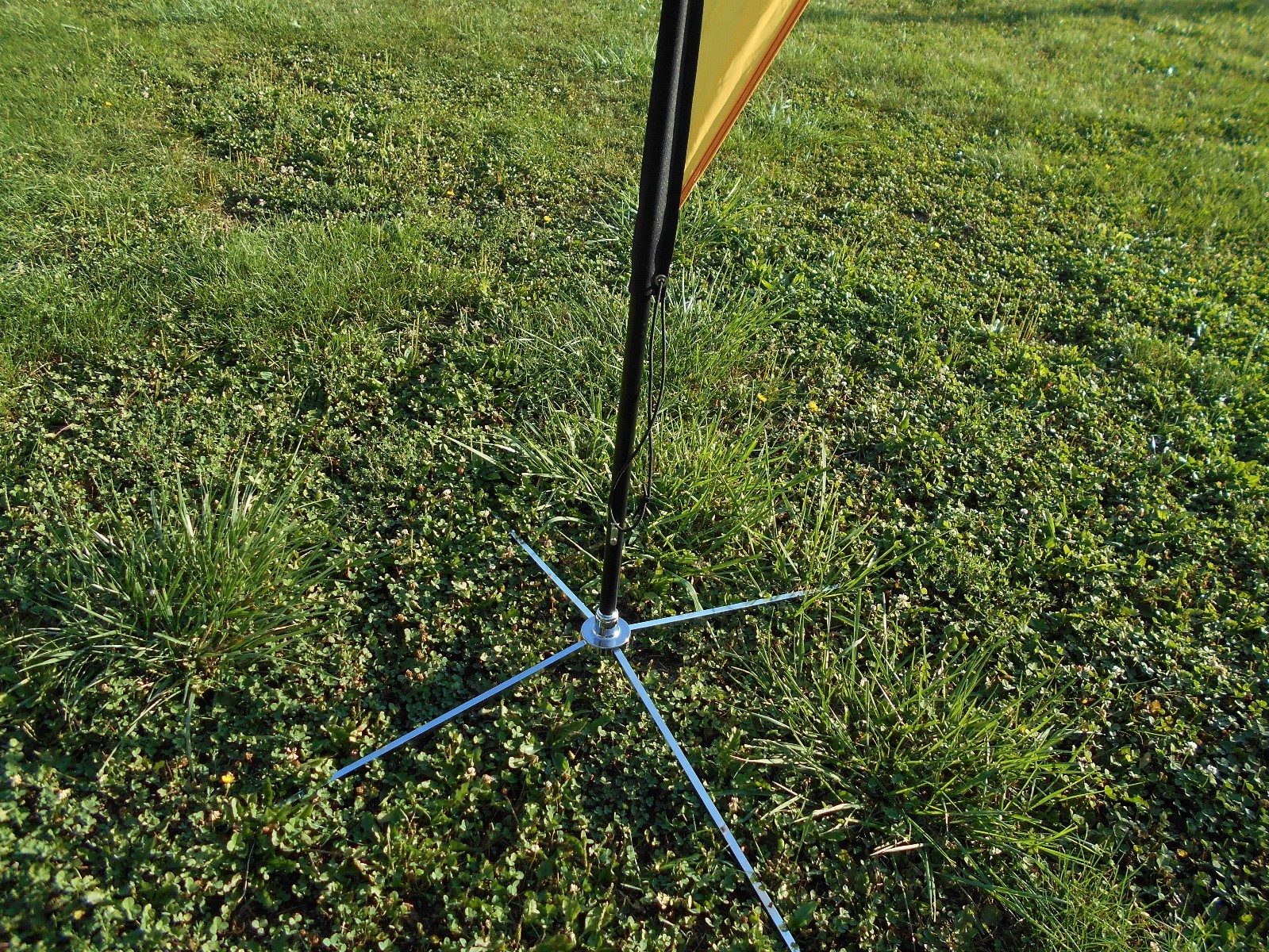 MOSS Windless Teardrop Banner Flag Kit (Flag,Pole,FOLD QUAD-POD,Ground Mt./bag)