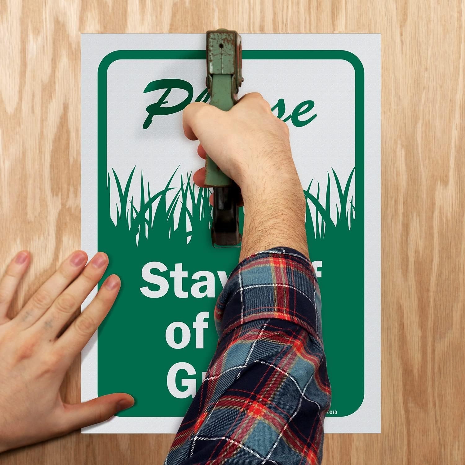 Pack of 5 12 x 9 inch “Please Stay Off The Grass” Sign, Screen Printed, 10 mi…