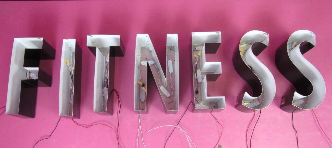 « FITNESS » 12&Prime;x46&Prime; Front Lit Channel Letter Sign 12V White LED Mesh Acrylic Front