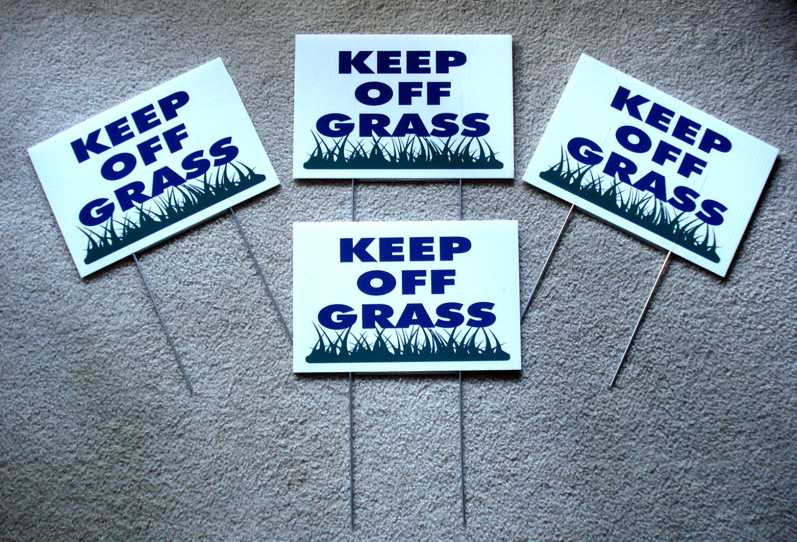 4 KEEP OFF GRASS 8&Prime;X12&Prime; Plastic Coroplast Signs with Stakes NEW