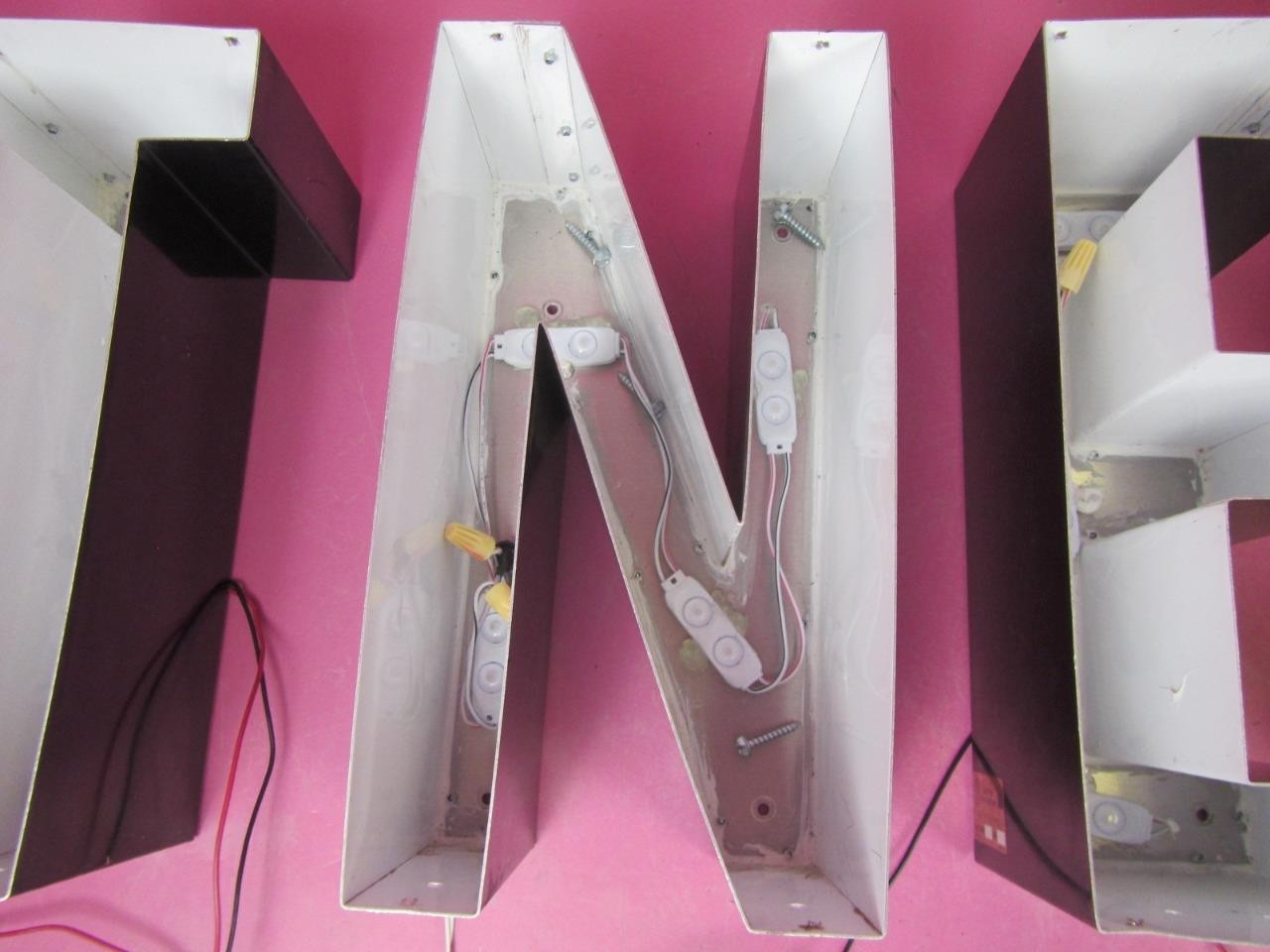 « FITNESS » 12&Prime;x46&Prime; Front Lit Channel Letter Sign 12V White LED Mesh Acrylic Front