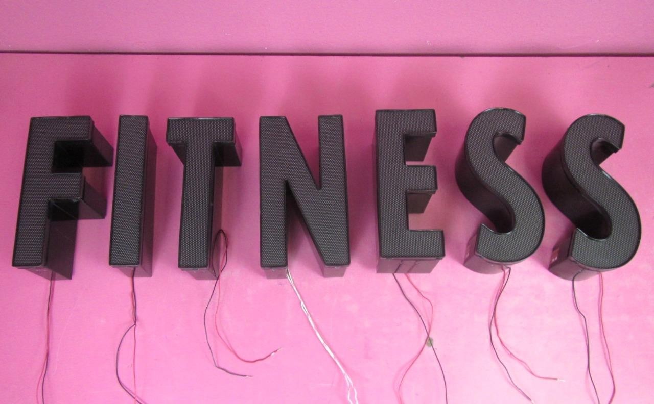« FITNESS » 12&Prime;x46&Prime; Front Lit Channel Letter Sign 12V White LED Mesh Acrylic Front