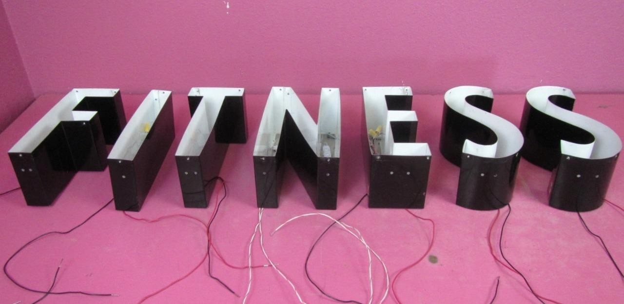 « FITNESS » 12&Prime;x46&Prime; Front Lit Channel Letter Sign 12V White LED Mesh Acrylic Front