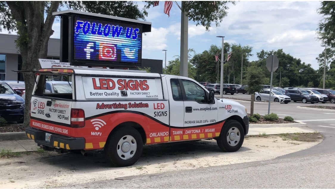 Full Color Programmable LED Sign Board on Trailer – 4&prime; High x 8&prime; Wide – USA Made