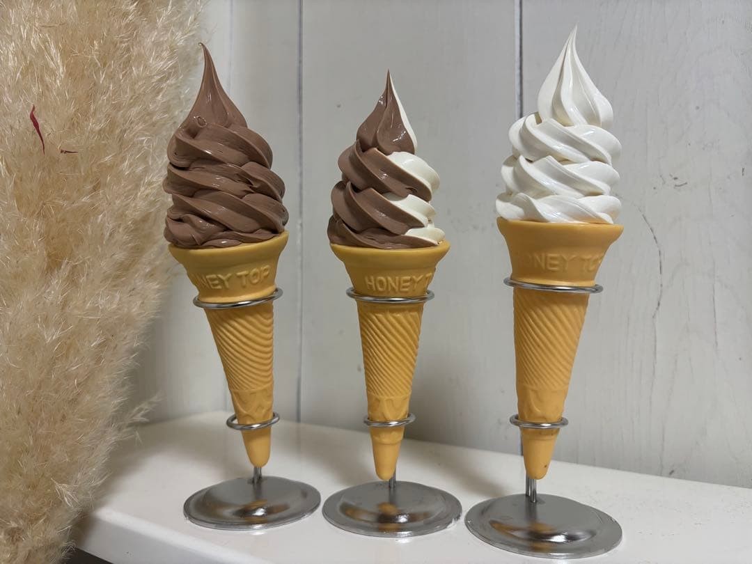 Soft serve ice cream food samples: Vanilla, Mixed, Chocolate ⚠️ Stand not in
