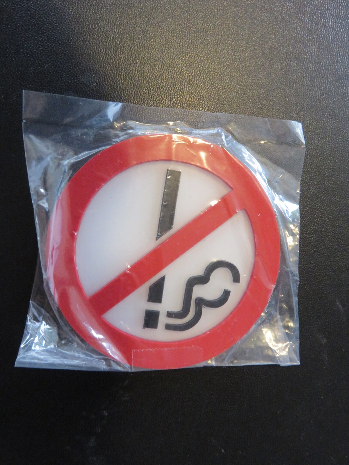 2 1/2&Prime; Diameter 3-D NO SMOKINGPictorial 1/16&Prime;Thick Plastic Sign Adhesive on back