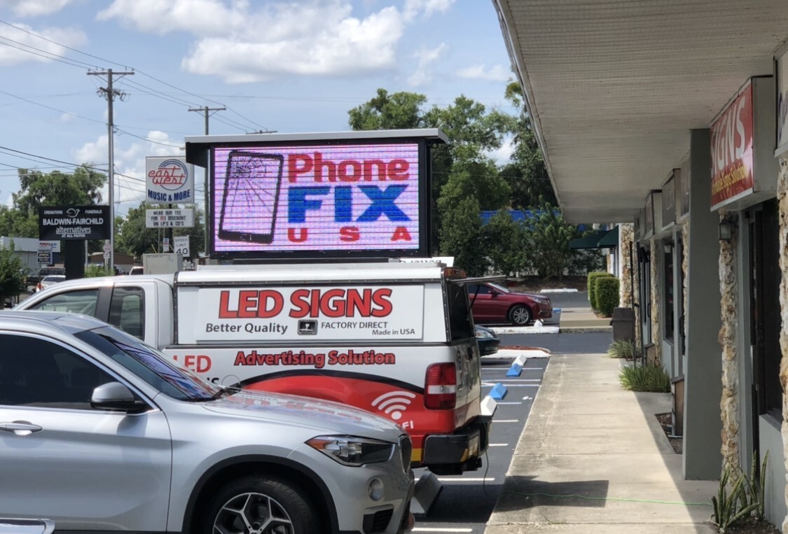 Full Color Programmable LED Sign Board on Trailer – 4&prime; High x 8&prime; Wide – USA Made