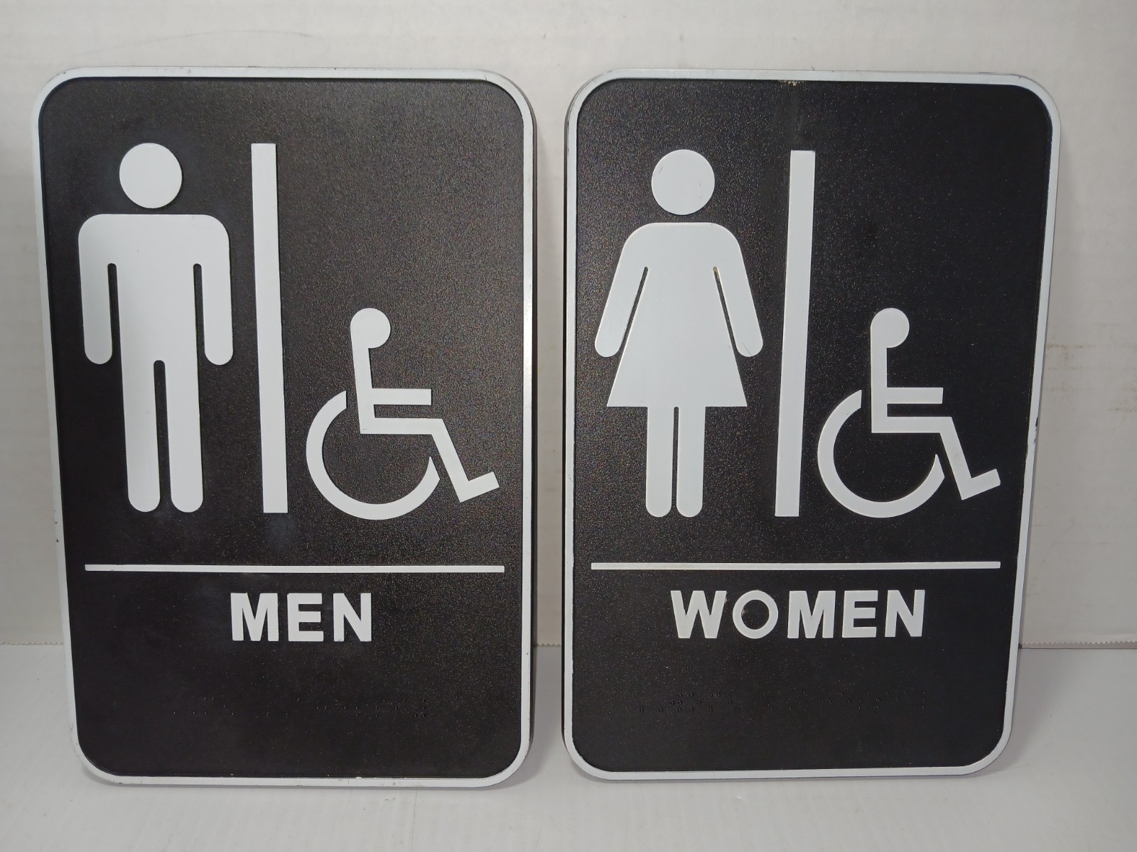 2-Men&rsquo;s Women&rsquo;s Handicapped Restroom Sign 6X9 ADA Comp W/Braille Durable Plastic