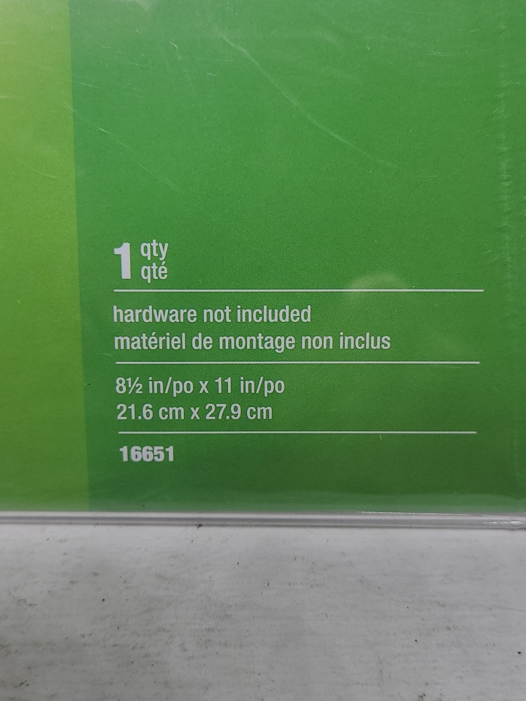 Staples Wall Mount Sign Holder Clear Plastic 8.5&Prime; x 11&Prime;