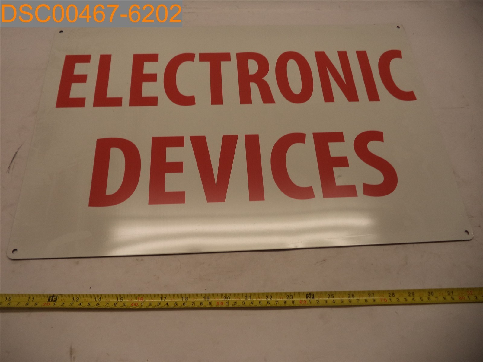 Sign « Electronic Devices » 23 3/4&Prime; x 15 3/4&Prime;