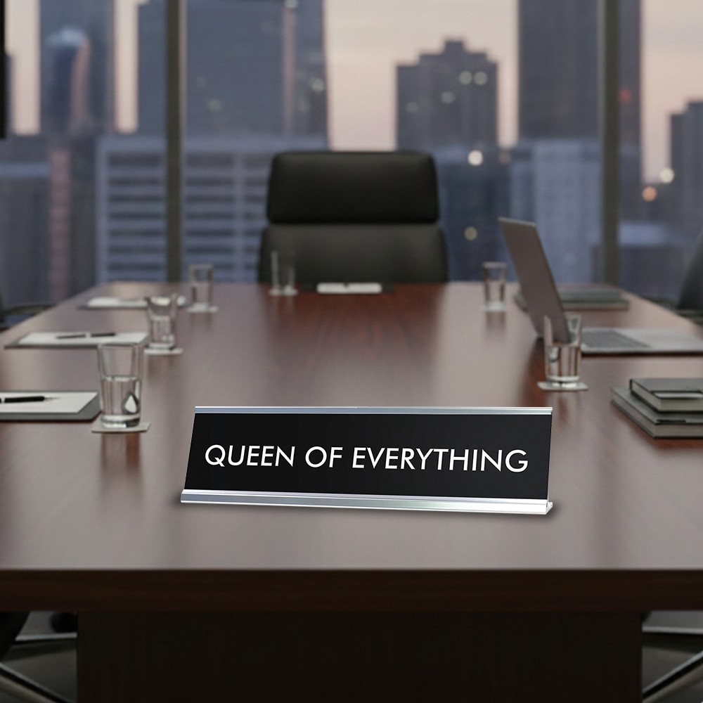 QUEEN OF EVERYTHING Novelty Desk Sign