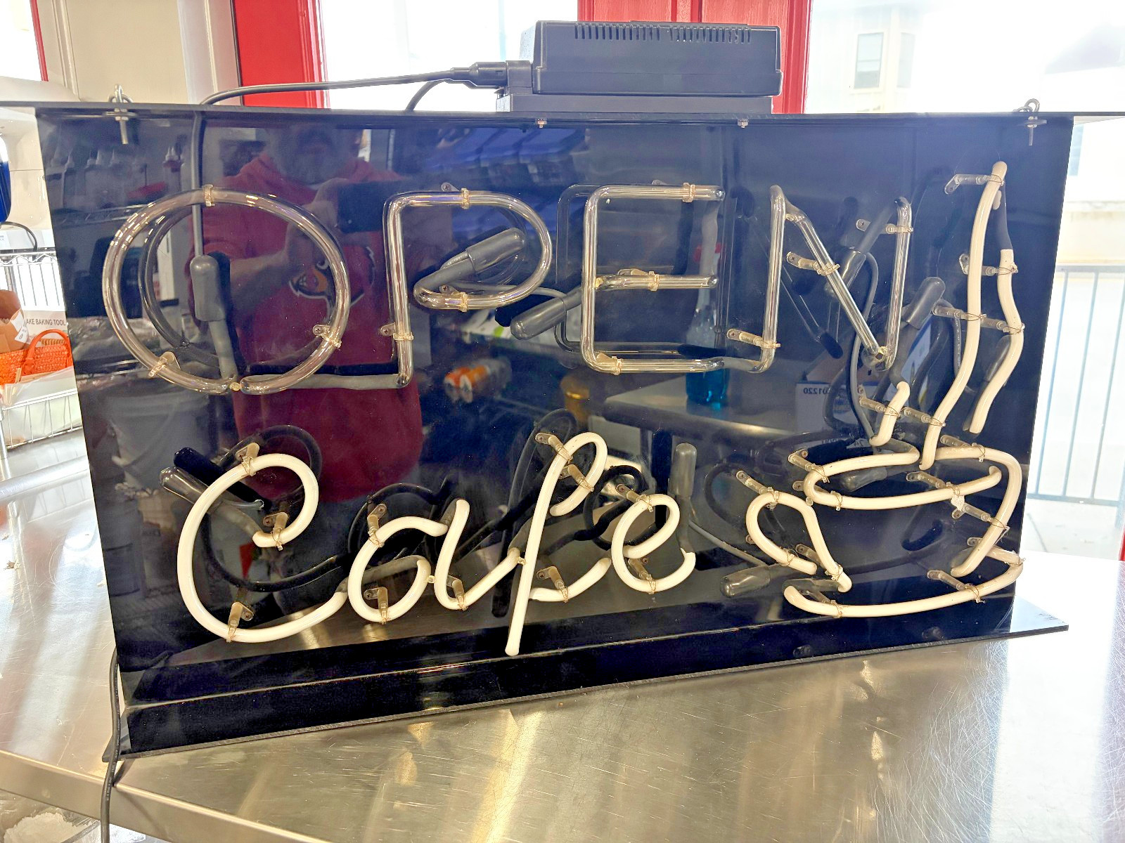Indoor Neon Bakery Cafe Sign – Zeon Corp MODEL #: HS612-10KV RD – USED