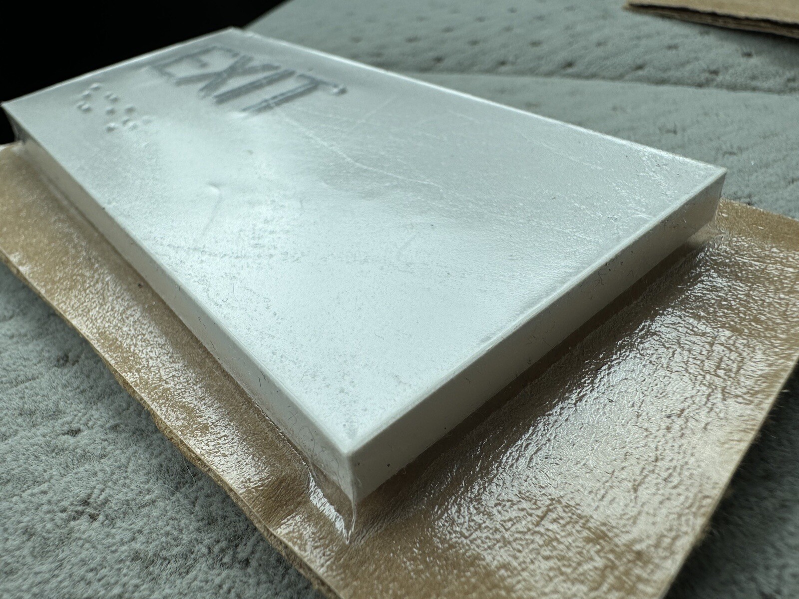 « EXIT » ADA / braille sign 2&Prime; x 4&Prime; acrylic w/white tactile