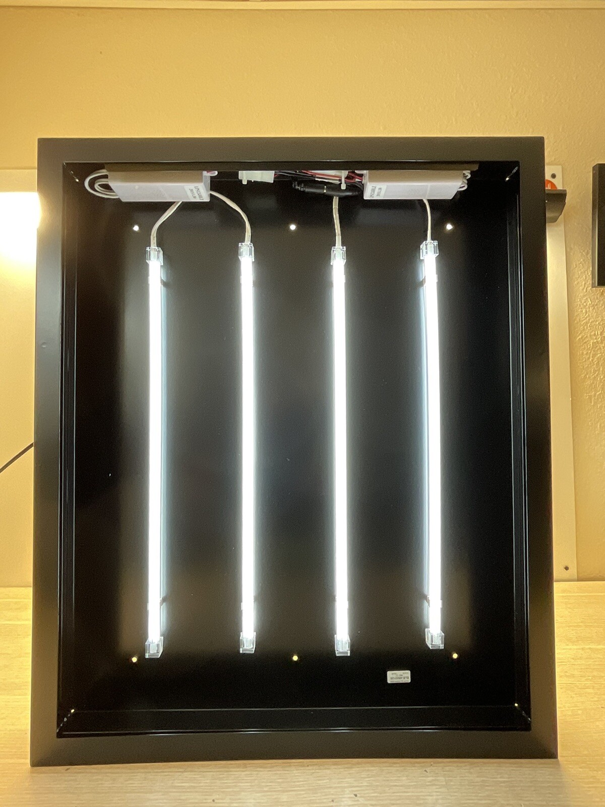 18&Prime; x 22 ‘ TRIPP ENTERPRISES INC ASSY LIGHT BOX METAL BLACK LED SIGN/ FRA211