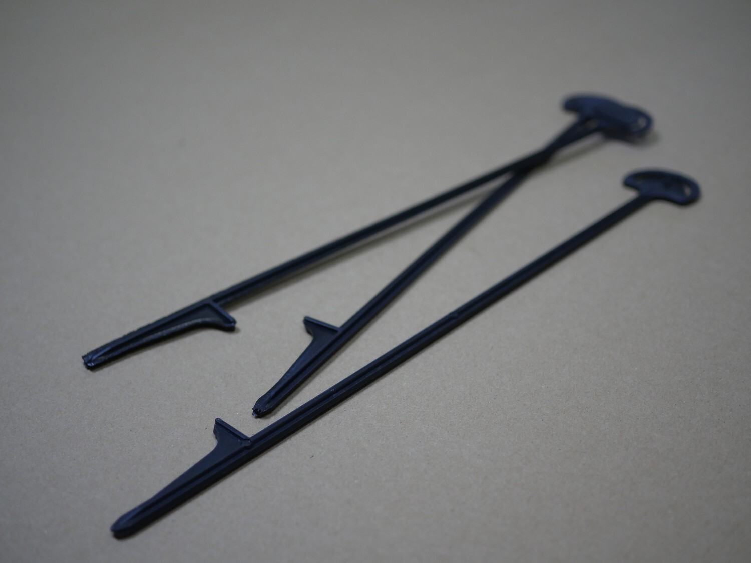 18&Prime; Clip Stick – Lawn Stake, Turf Stake, Posting Stakes – 500ct carton